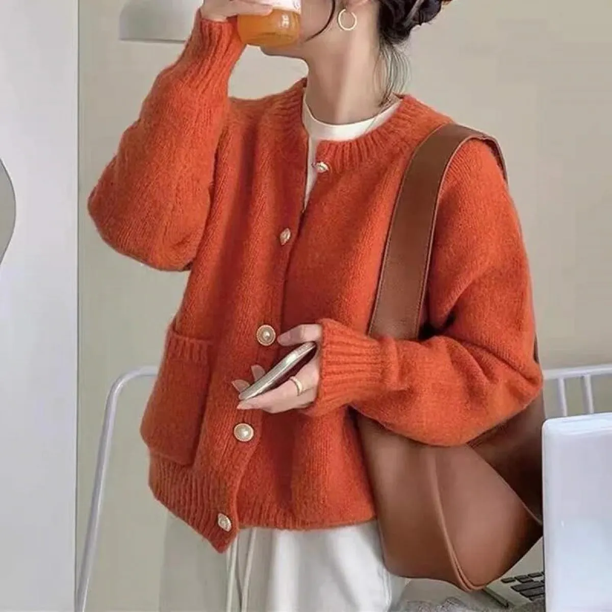 2023 autunno e inverno nuovo cardigan lavorato a maglia con bottoni in perla tinta unita cappotto maglione girocollo femminile a