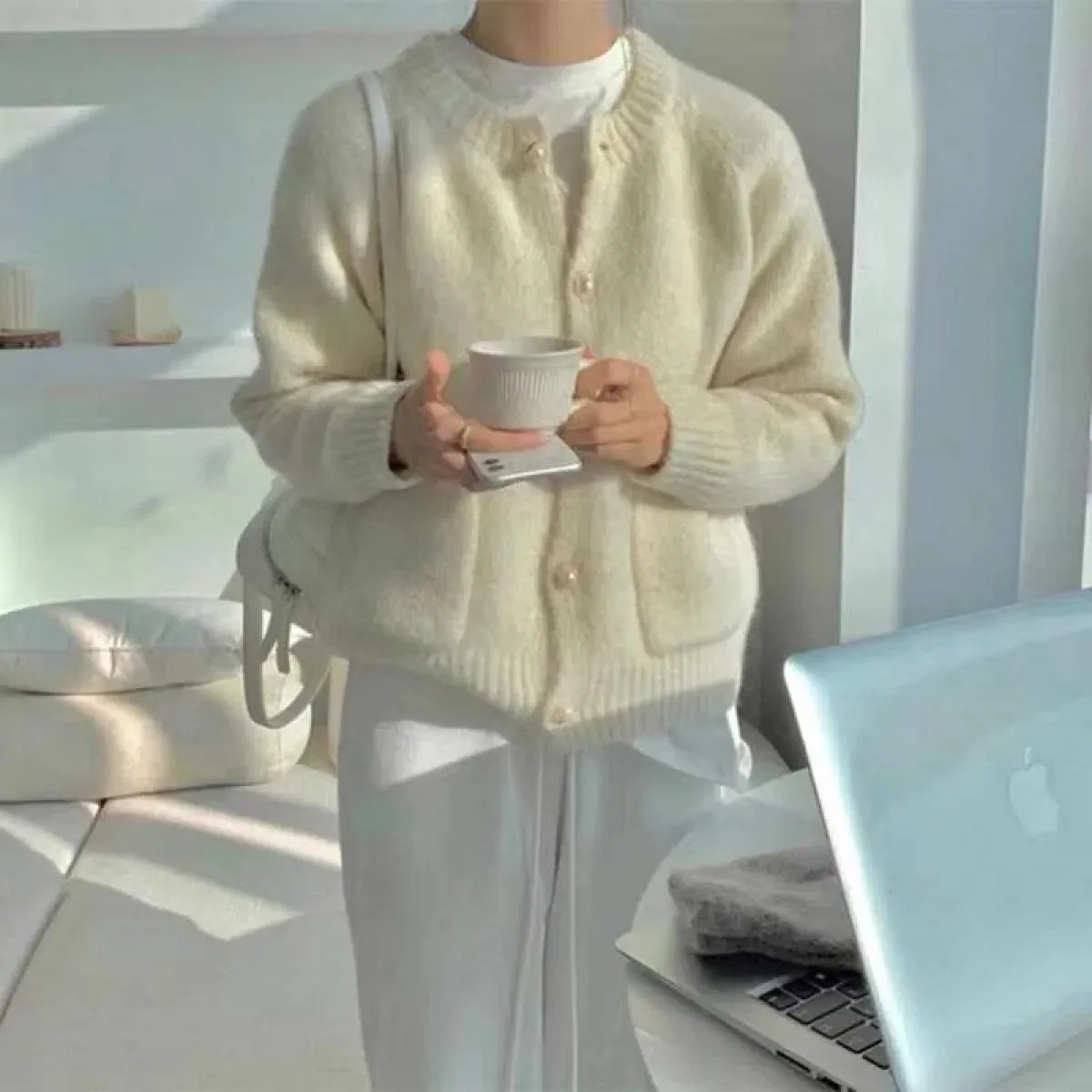 2023 autunno e inverno nuovo cardigan lavorato a maglia con bottoni in perla tinta unita cappotto maglione girocollo femminile a