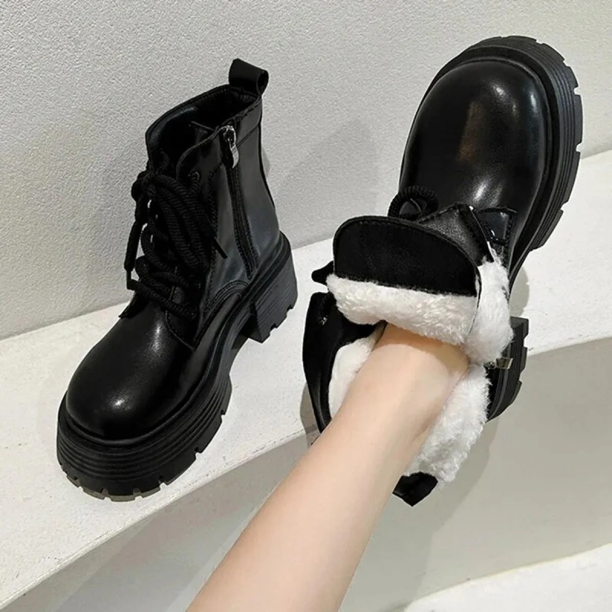 2024 nuova vendita calda inverno peluche caldo stivaletti da donna suola spessa antiscivolo tinta unita testa tonda lace up moda