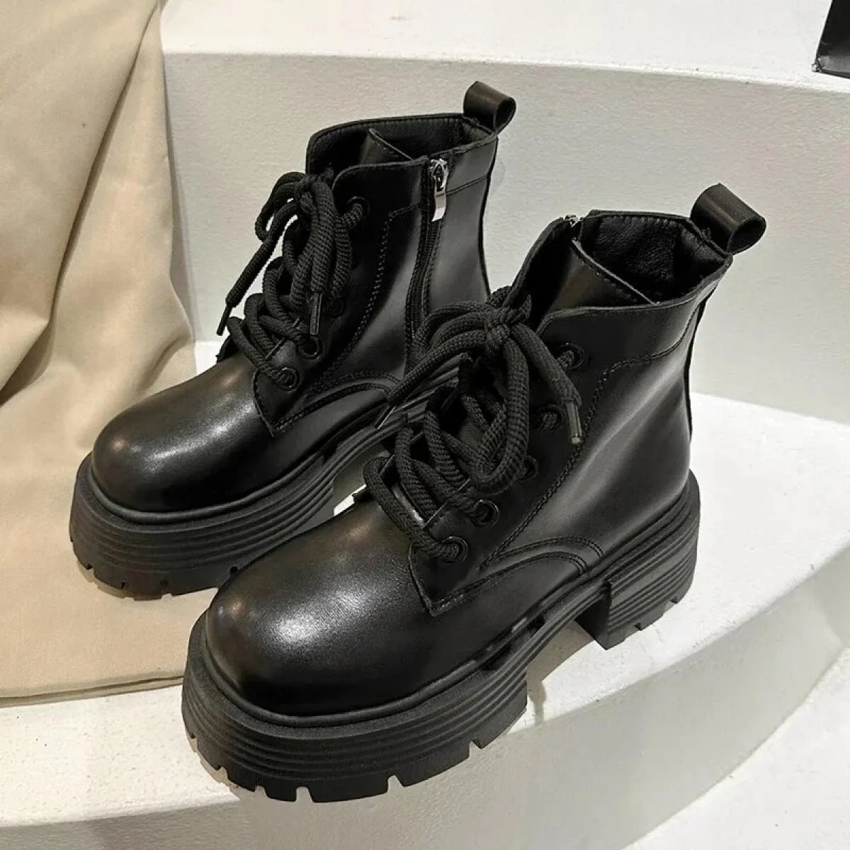 2024 nuova vendita calda inverno peluche caldo stivaletti da donna suola spessa antiscivolo tinta unita testa tonda lace up moda