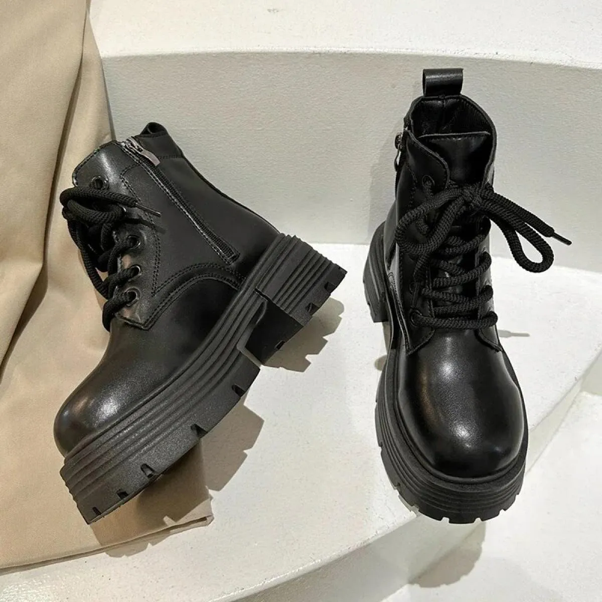 2024 nuova vendita calda inverno peluche caldo stivaletti da donna suola spessa antiscivolo tinta unita testa tonda lace up moda