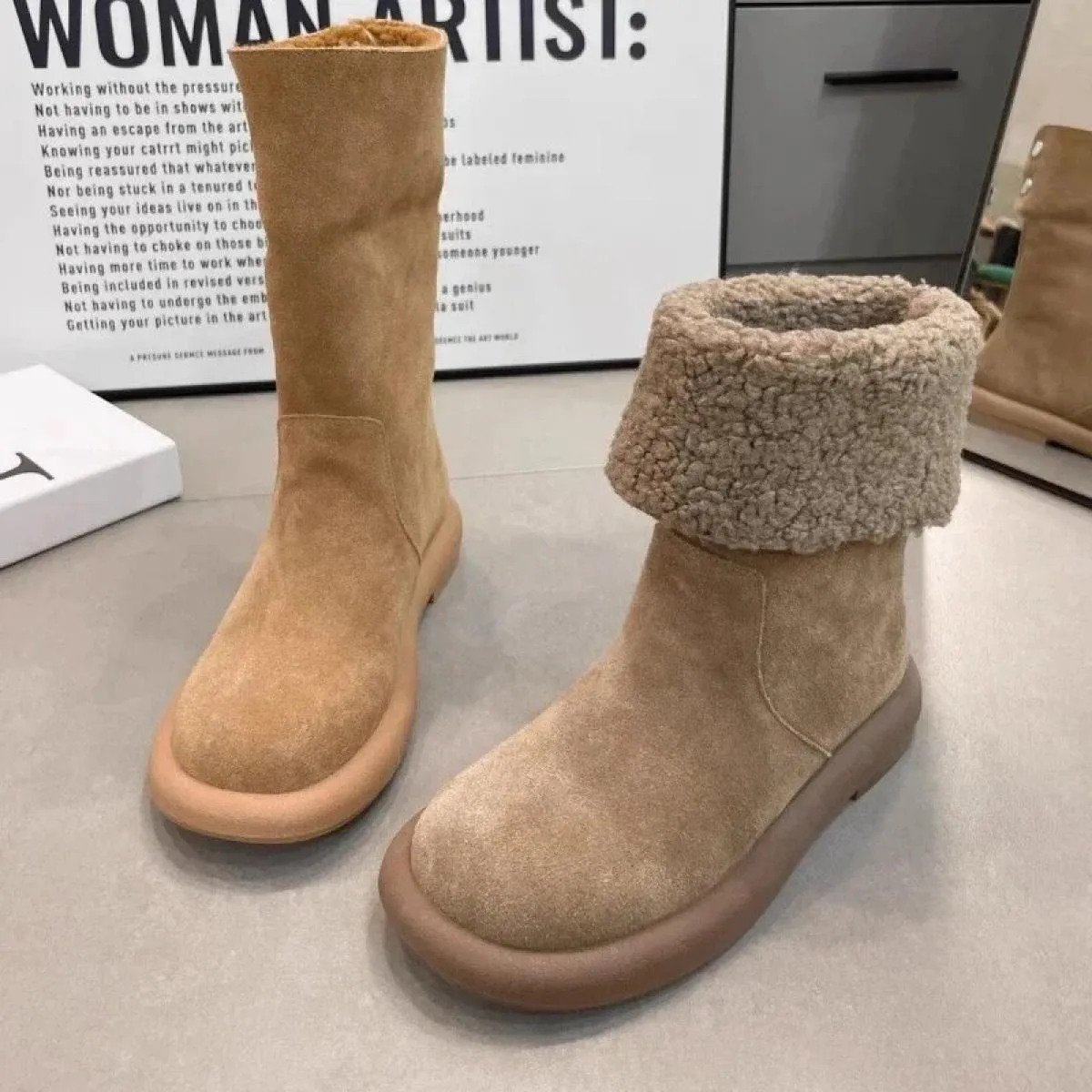 2024 Stivali di pelle scamosciata di moda Punta rotonda da donna Suola spessa Scarpe basse da donna Colore solido caldo di alta