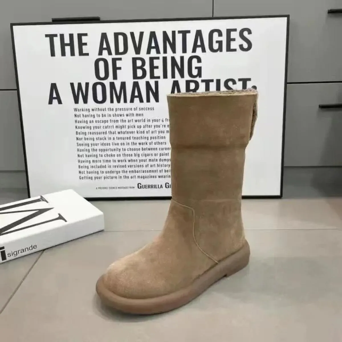 2024 Stivali di pelle scamosciata di moda Punta rotonda da donna Suola spessa Scarpe basse da donna Colore solido caldo di alta