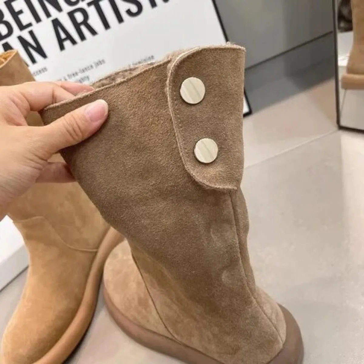 2024 Stivali di pelle scamosciata di moda Punta rotonda da donna Suola spessa Scarpe basse da donna Colore solido caldo di alta