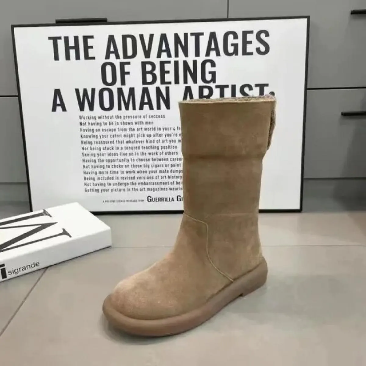 2024 Stivali di pelle scamosciata di moda Punta rotonda da donna Suola spessa Scarpe basse da donna Colore solido caldo di alta