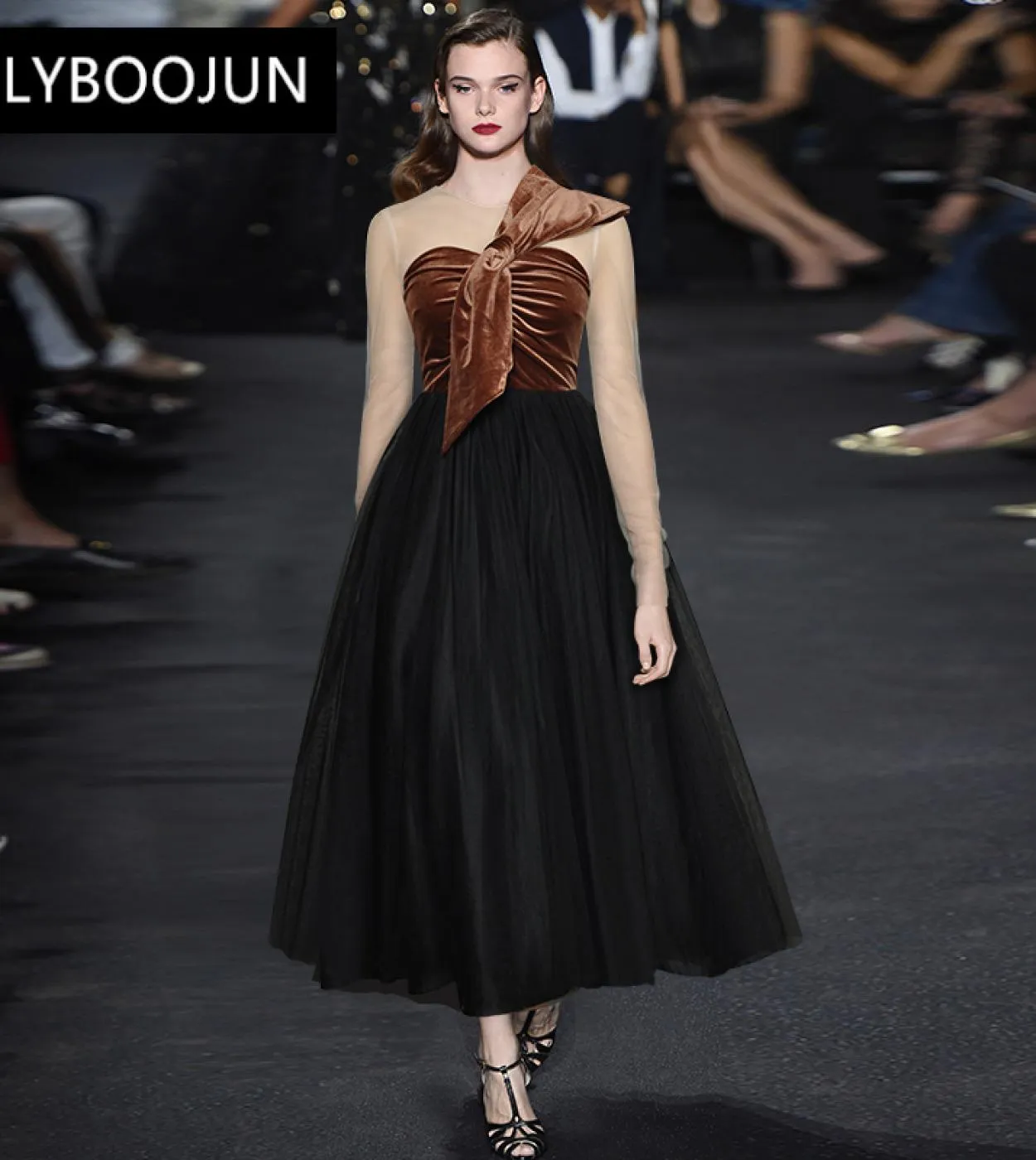 Abiti da donna 2022 Elegante designer di lusso di alta qualità Autunno Maglia O Collo Manica lunga Fiocco Velluto Patchwork Part