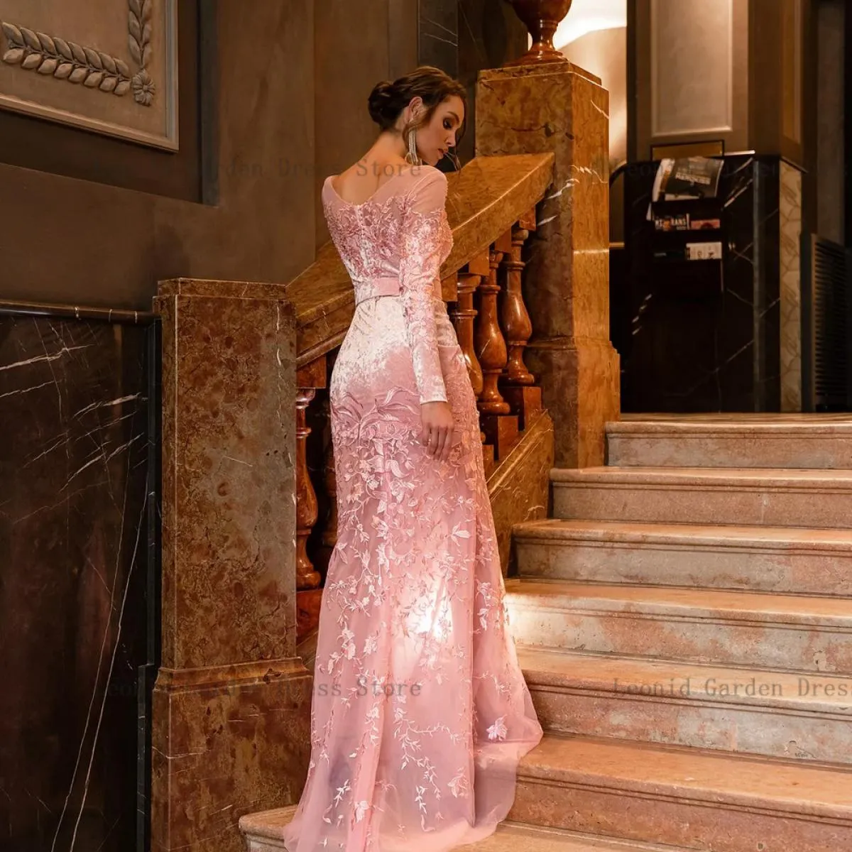 Abiti da sera rosa O collo maniche lunghe formale abito da ballo a sirena abiti da festa in velluto applicazioni lunghezza del p