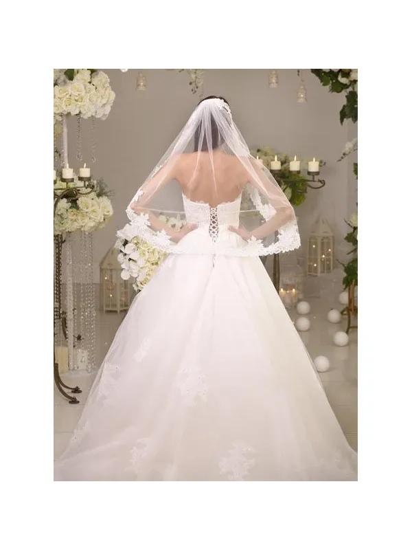 Abito da Sposa Online Principesco con corpetto in pizzo e gonna vaporosa