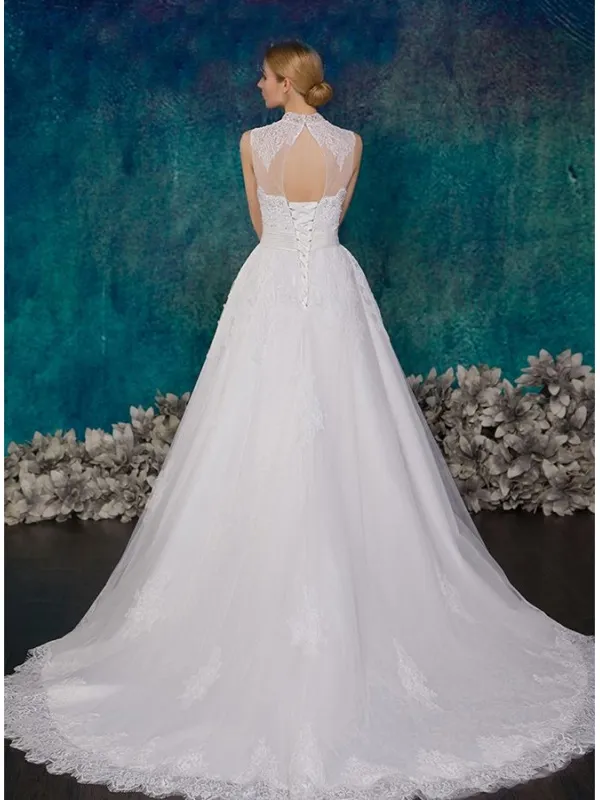 Abito da sposa smanicato con collo coreano in pizzo e gonna in tulle