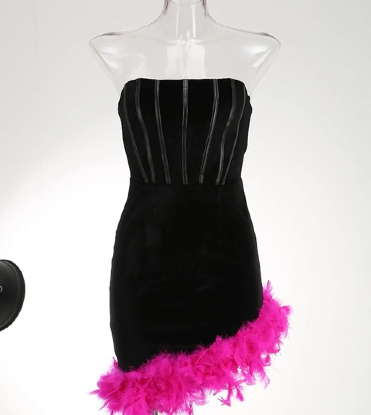 Abito senza spalline con piume senza spalline senza spalline Abito da donna in velluto nero con design a piume Badycon Mini abit