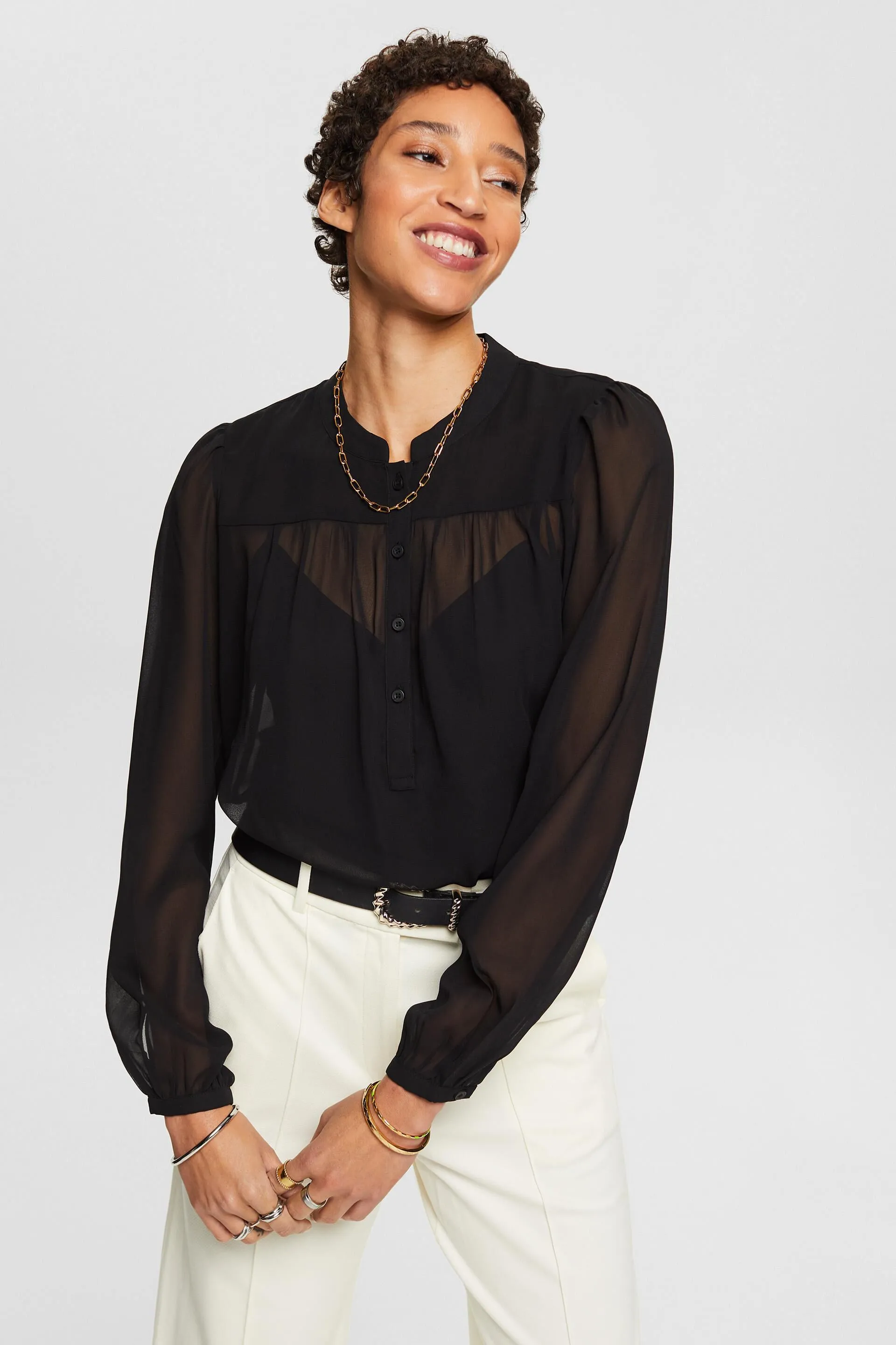 Blusa in chiffon con maniche lunghe