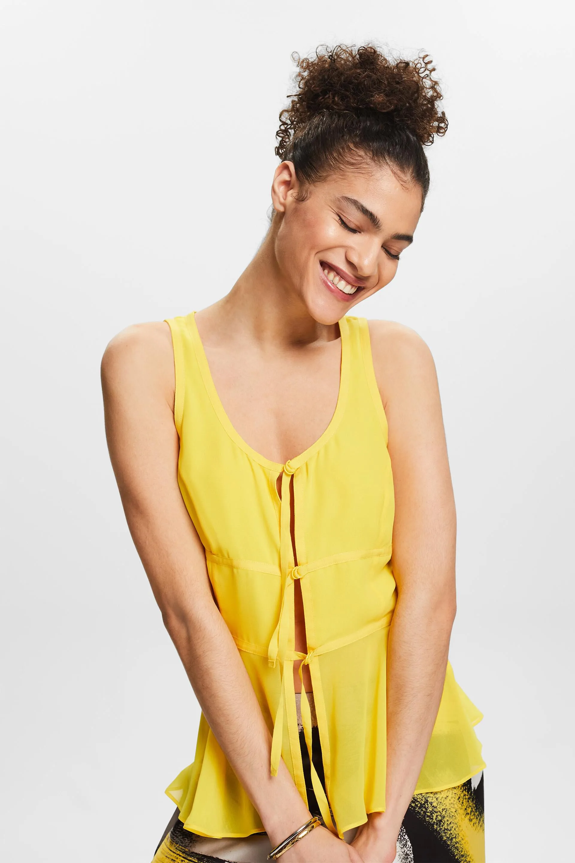 Camicetta di chiffon senza maniche con balza
