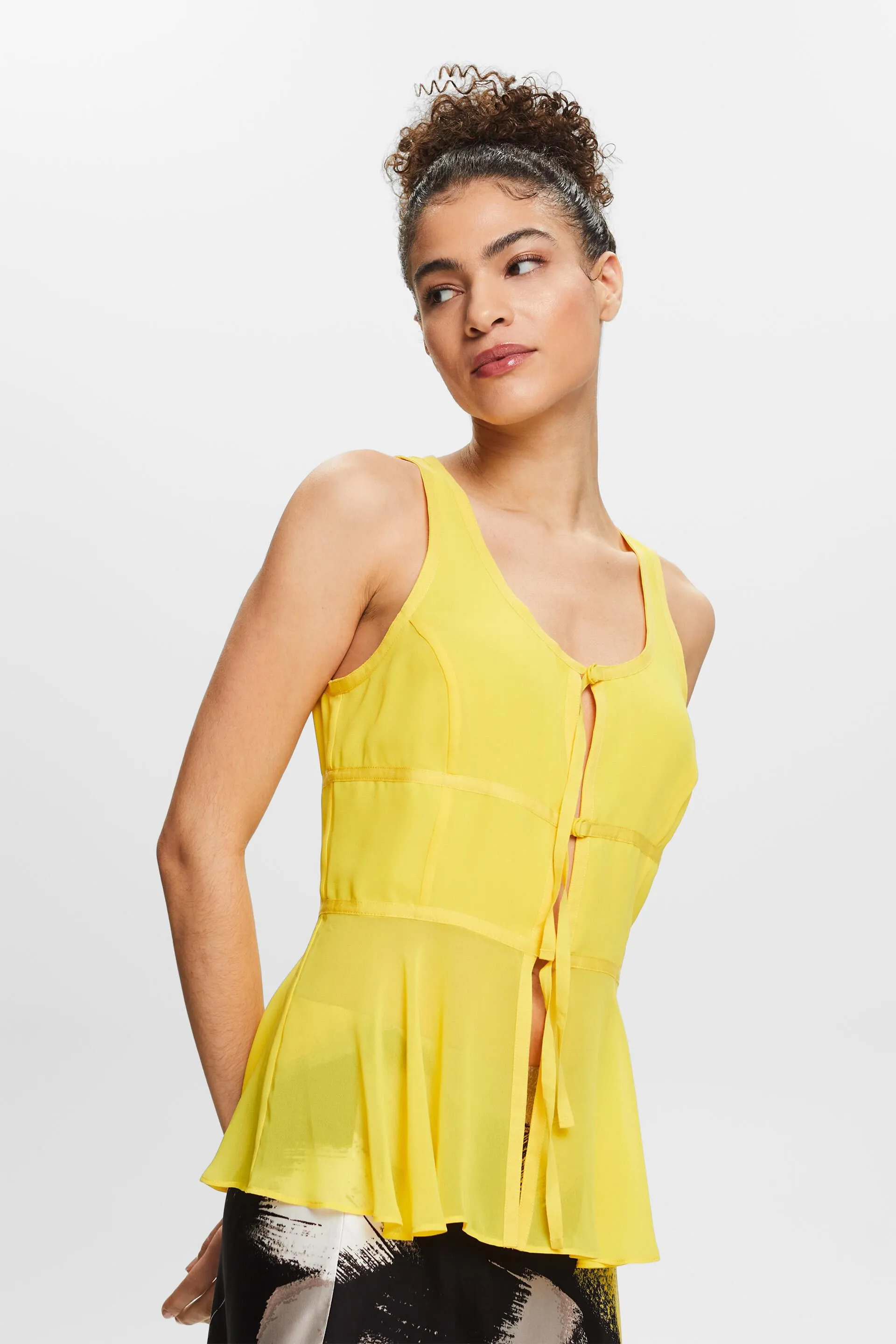 Camicetta di chiffon senza maniche con balza