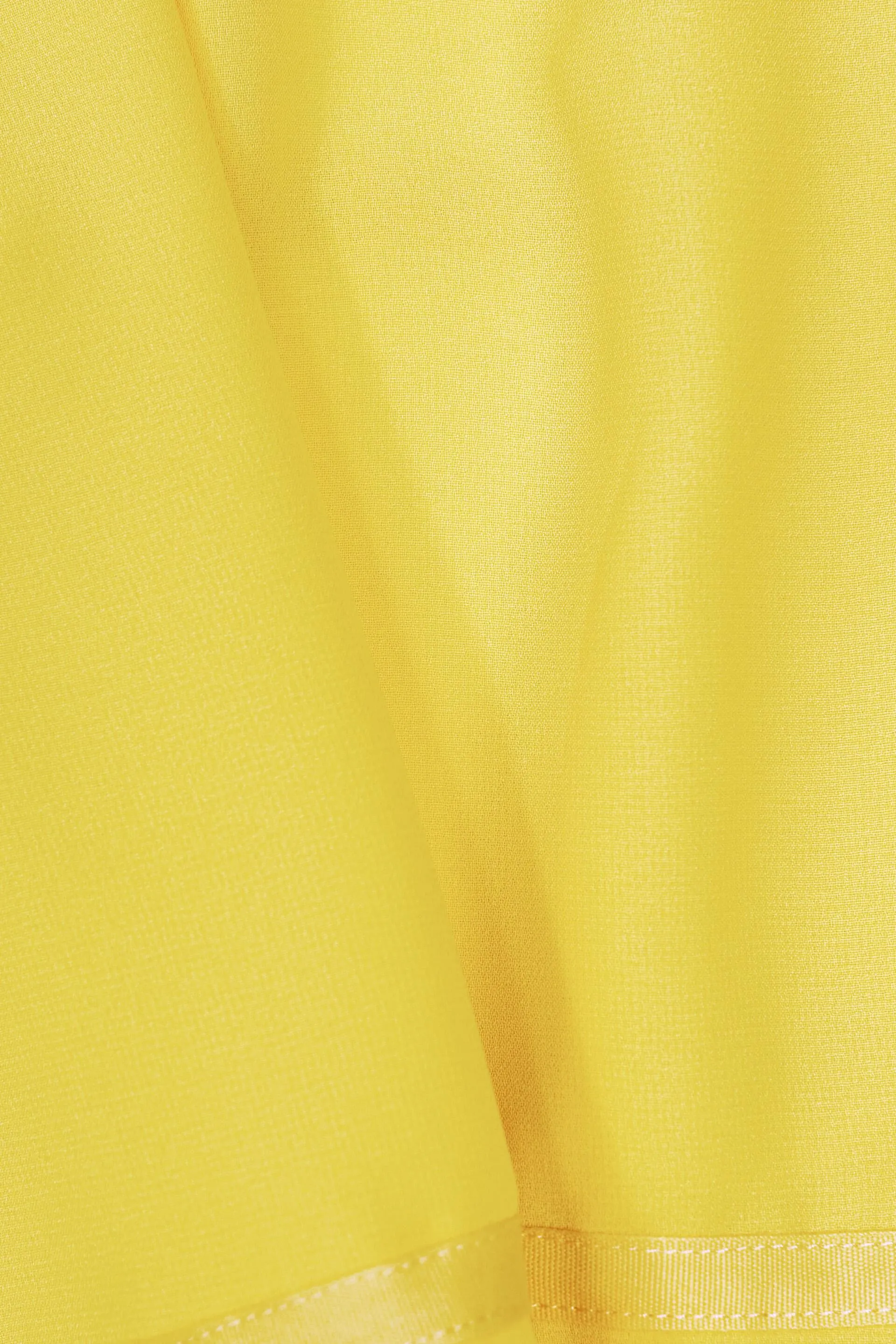 Camicetta di chiffon senza maniche con balza