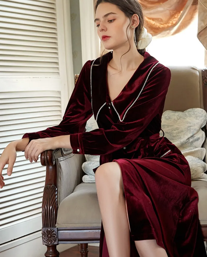 Camicia da notte a maniche lunghe autunno e inverno femminile risvolto francese perla cintura da notte in velluto oro sezione lu