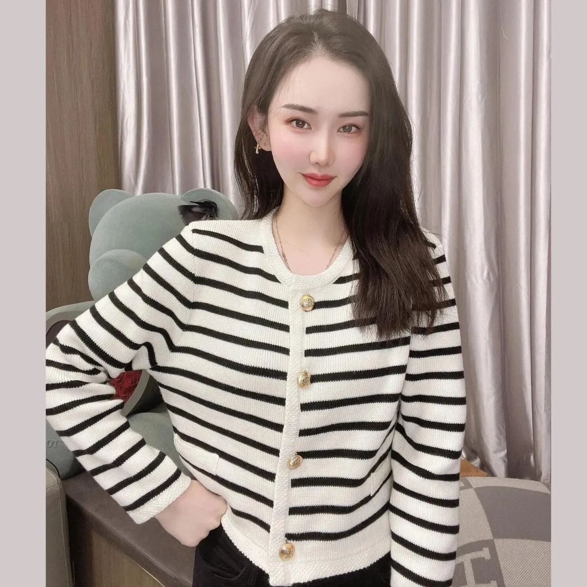 Cardigan Cardigan lavorato a maglia piccolo a righe bianche nere da donna Nuovo cappotto maglione corto da indossare autunno inv