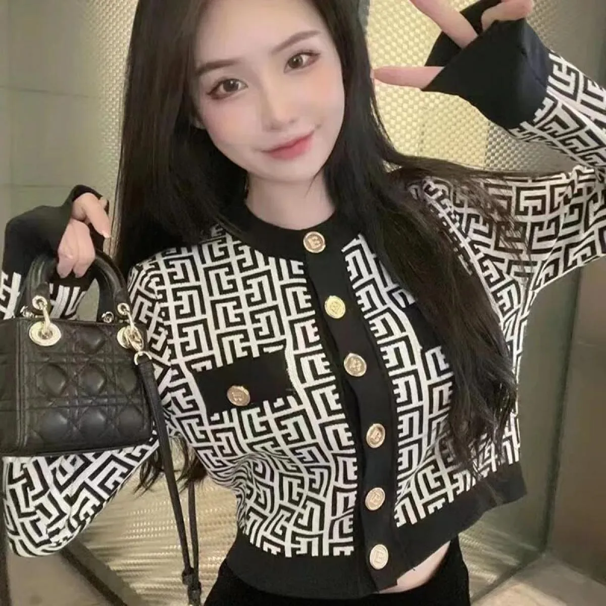 Cardigan in maglia corta con giunzione sottile e temperamento di alta qualità Top Cappotto maglione a maniche lunghe a contrasto