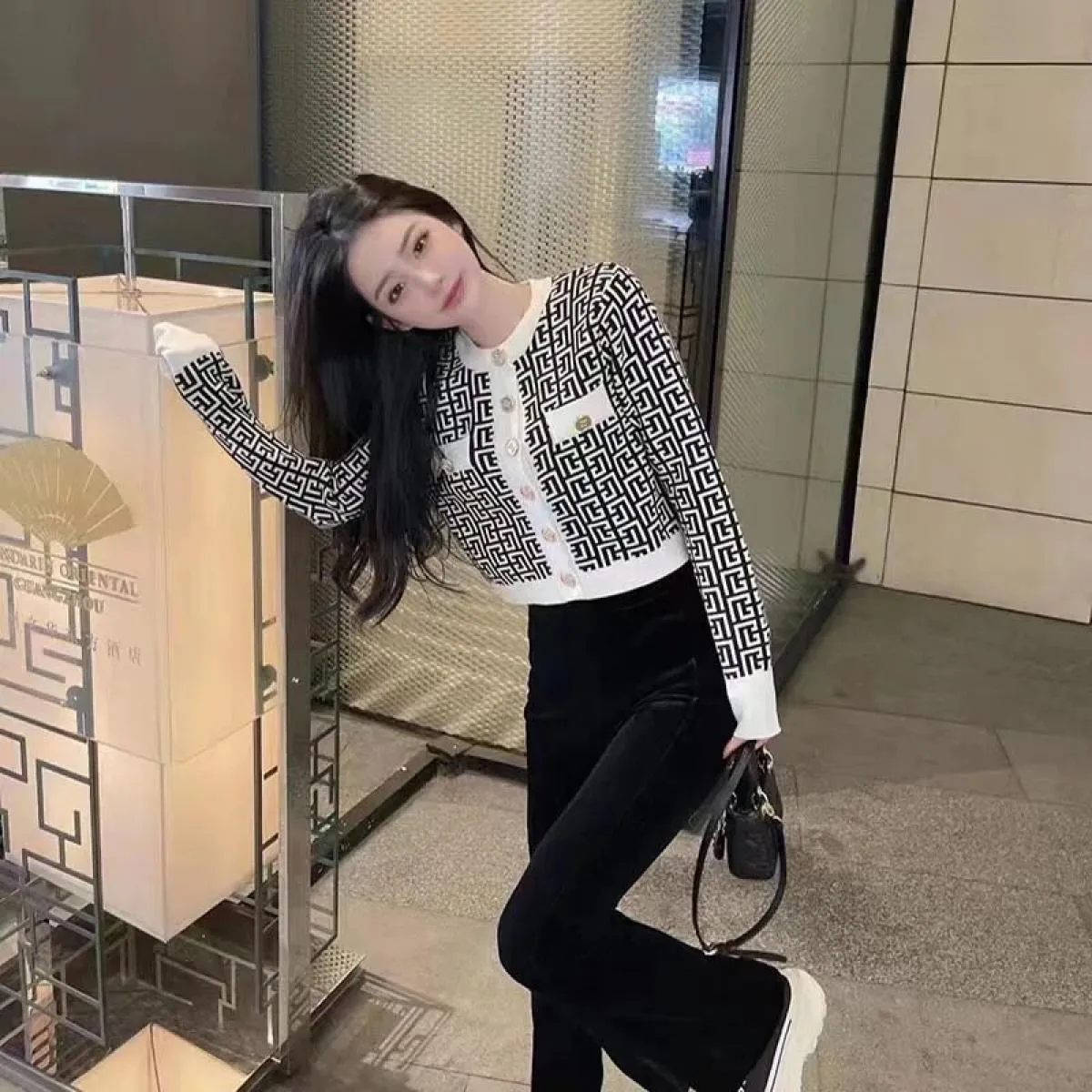 Cardigan in maglia corta con giunzione sottile e temperamento di alta qualità Top Cappotto maglione a maniche lunghe a contrasto