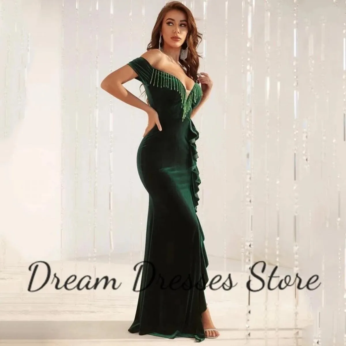 Elegante abito da ballo con scollo a V e spalle scoperte Velluto verde con perline Spacco laterale Sirena Lunghezza pavimento co