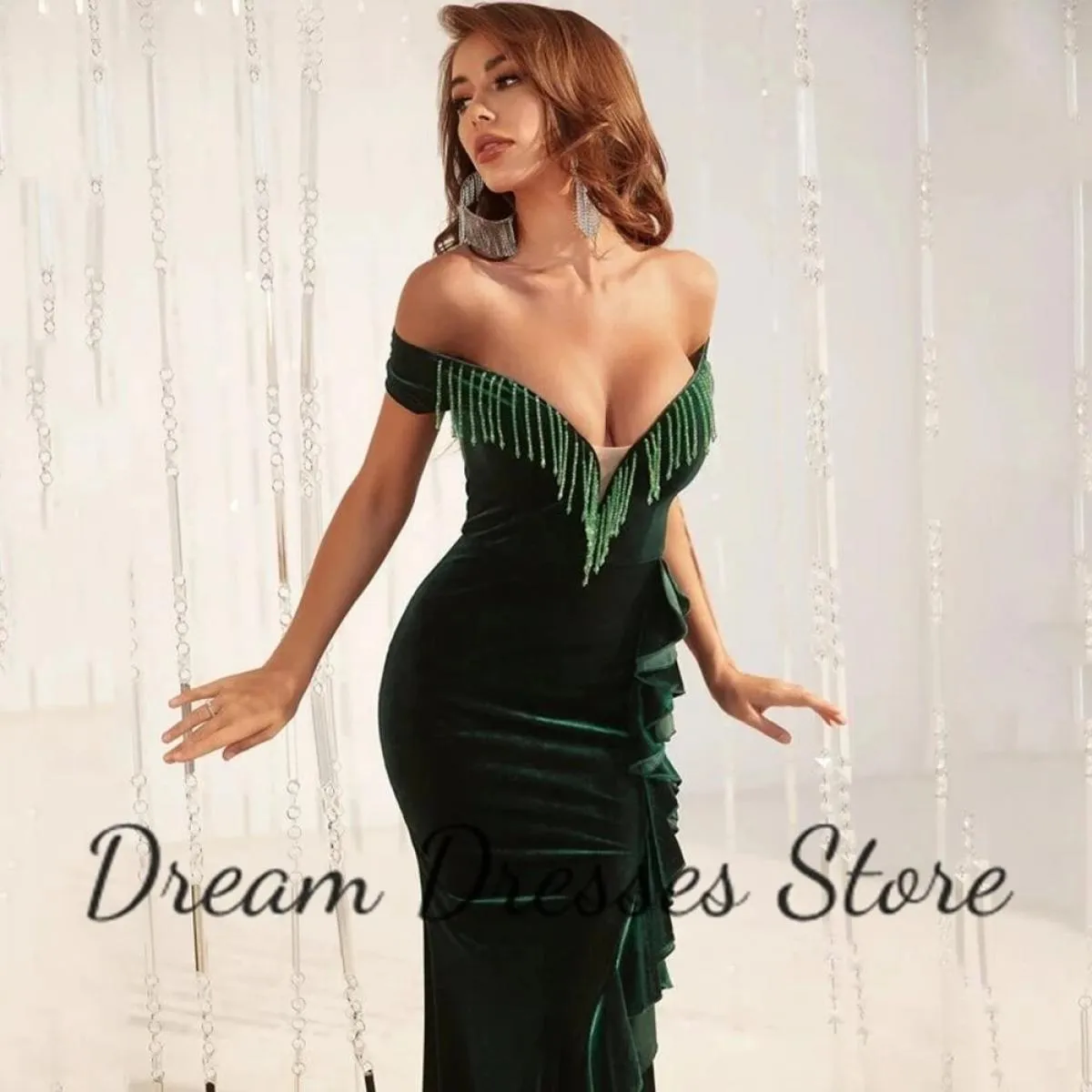 Elegante abito da ballo con scollo a V e spalle scoperte Velluto verde con perline Spacco laterale Sirena Lunghezza pavimento co