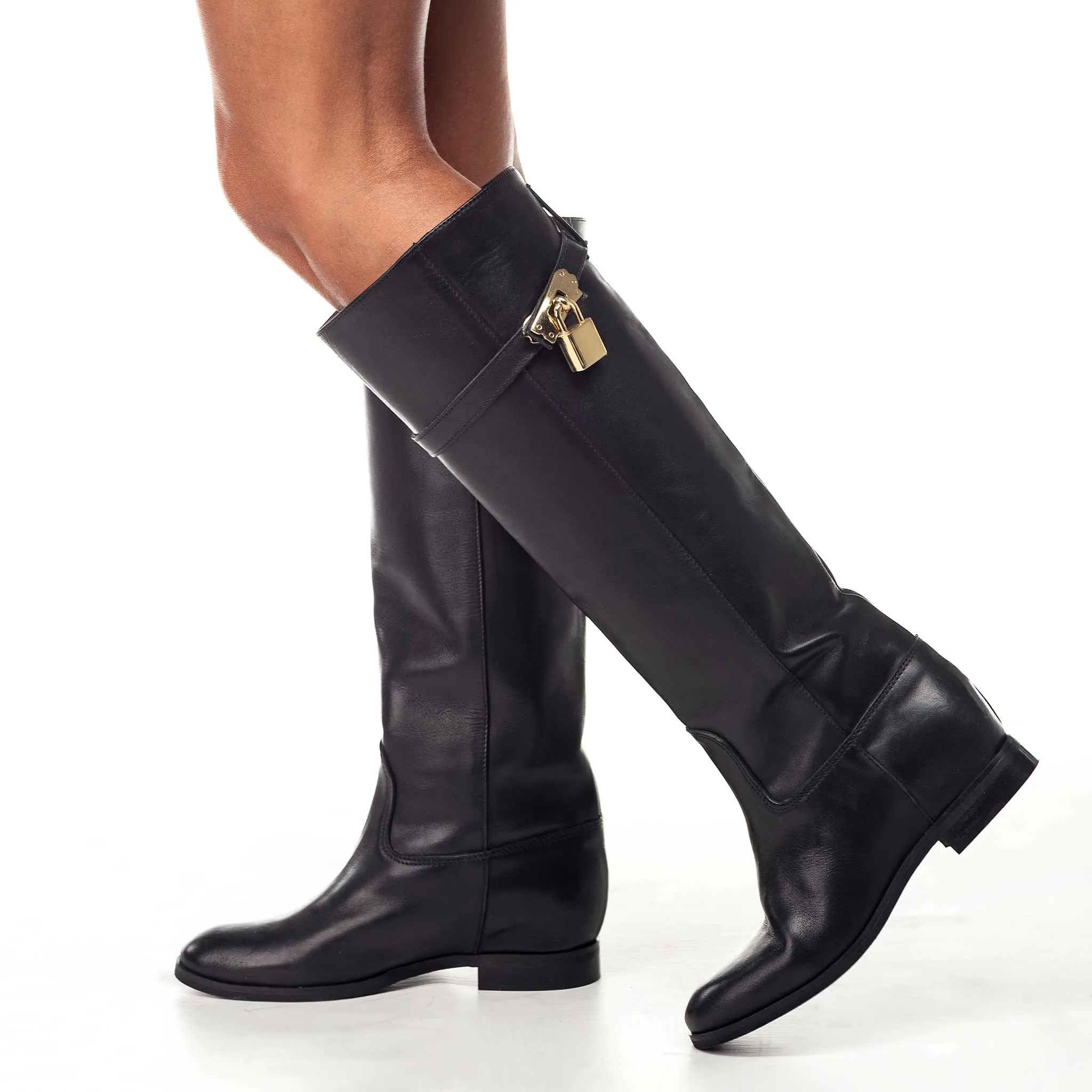 ELYZABETH - Stivale tubolare in Vera Pelle Nera con cinturino e accessorio dorato e rialzo interno
