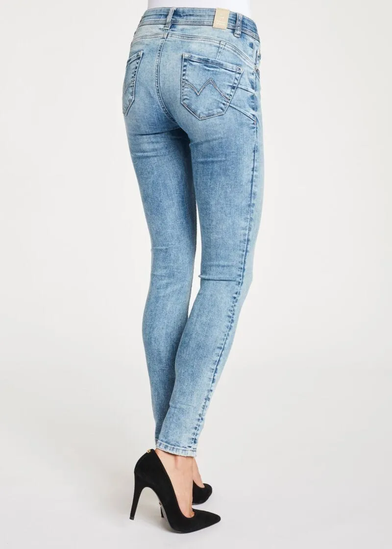 Jeans con carré arrotondato