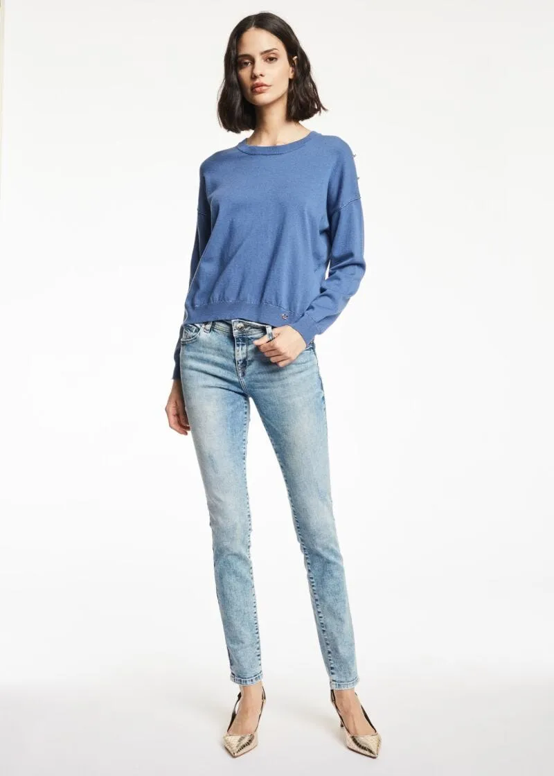 Jeans con carré arrotondato