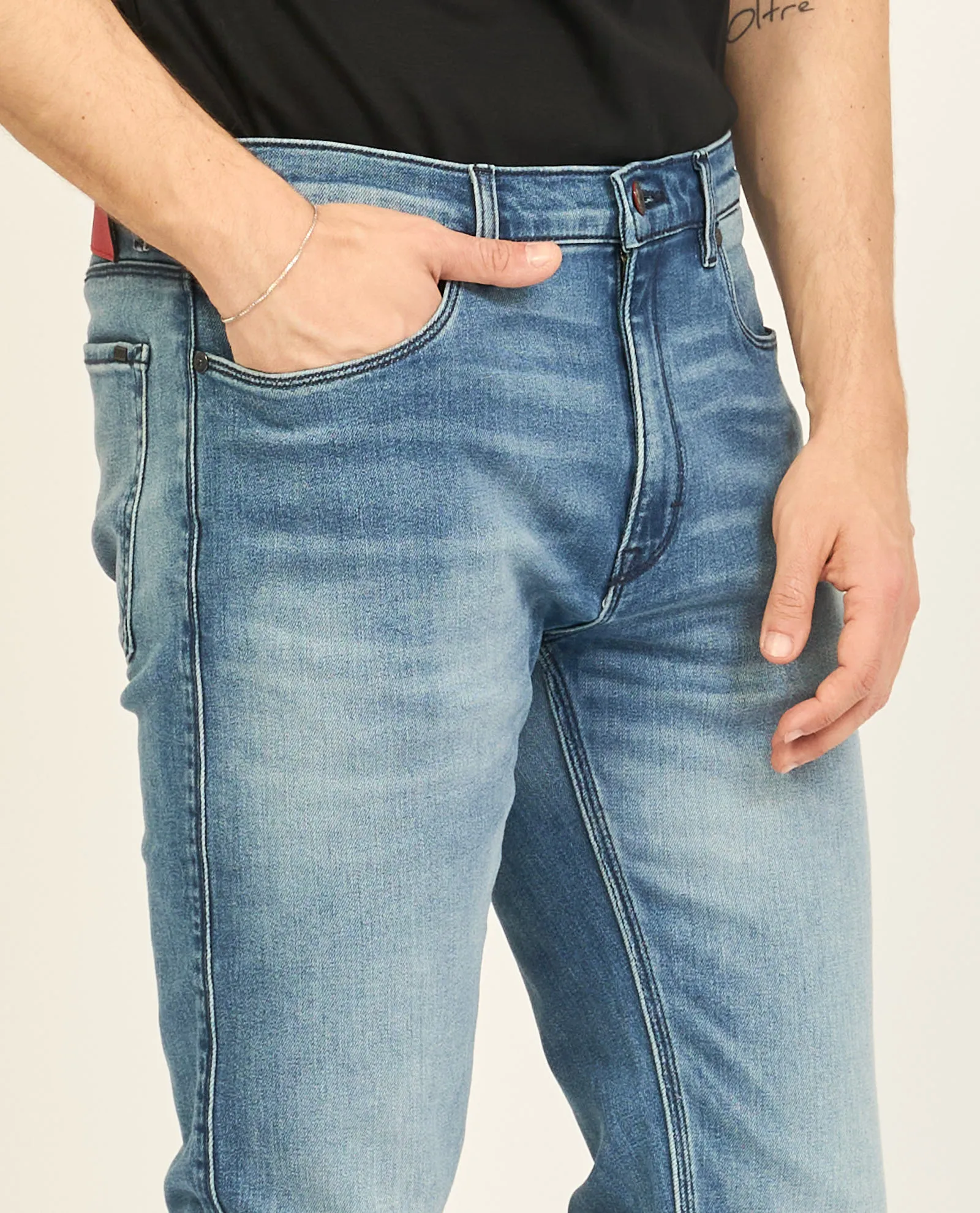 Jeans slim fit Hugo in denim elasticizzato