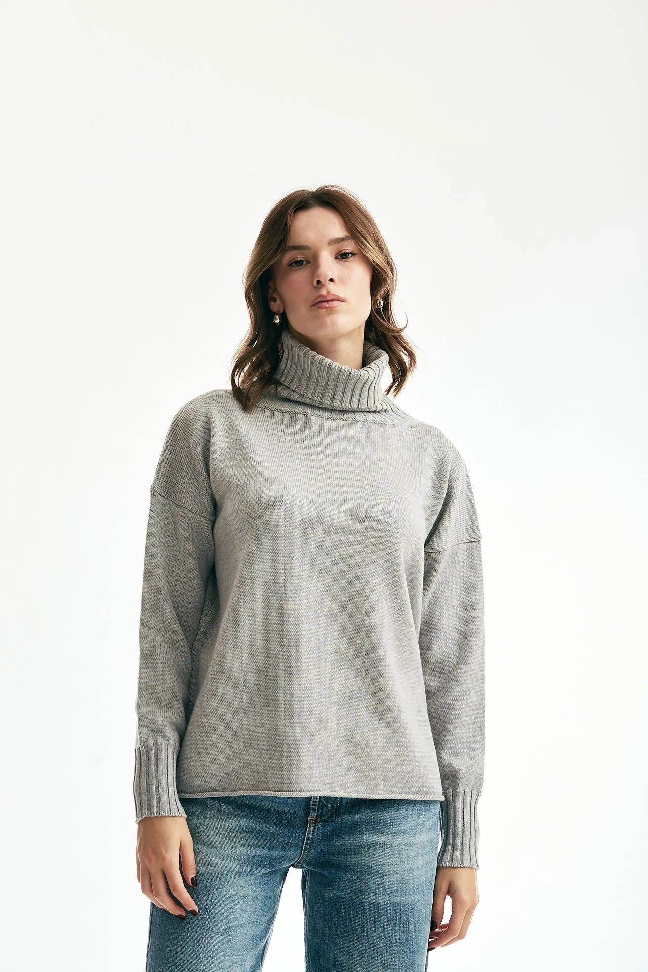 Maglia dolcevita in lana grigio chiaro 