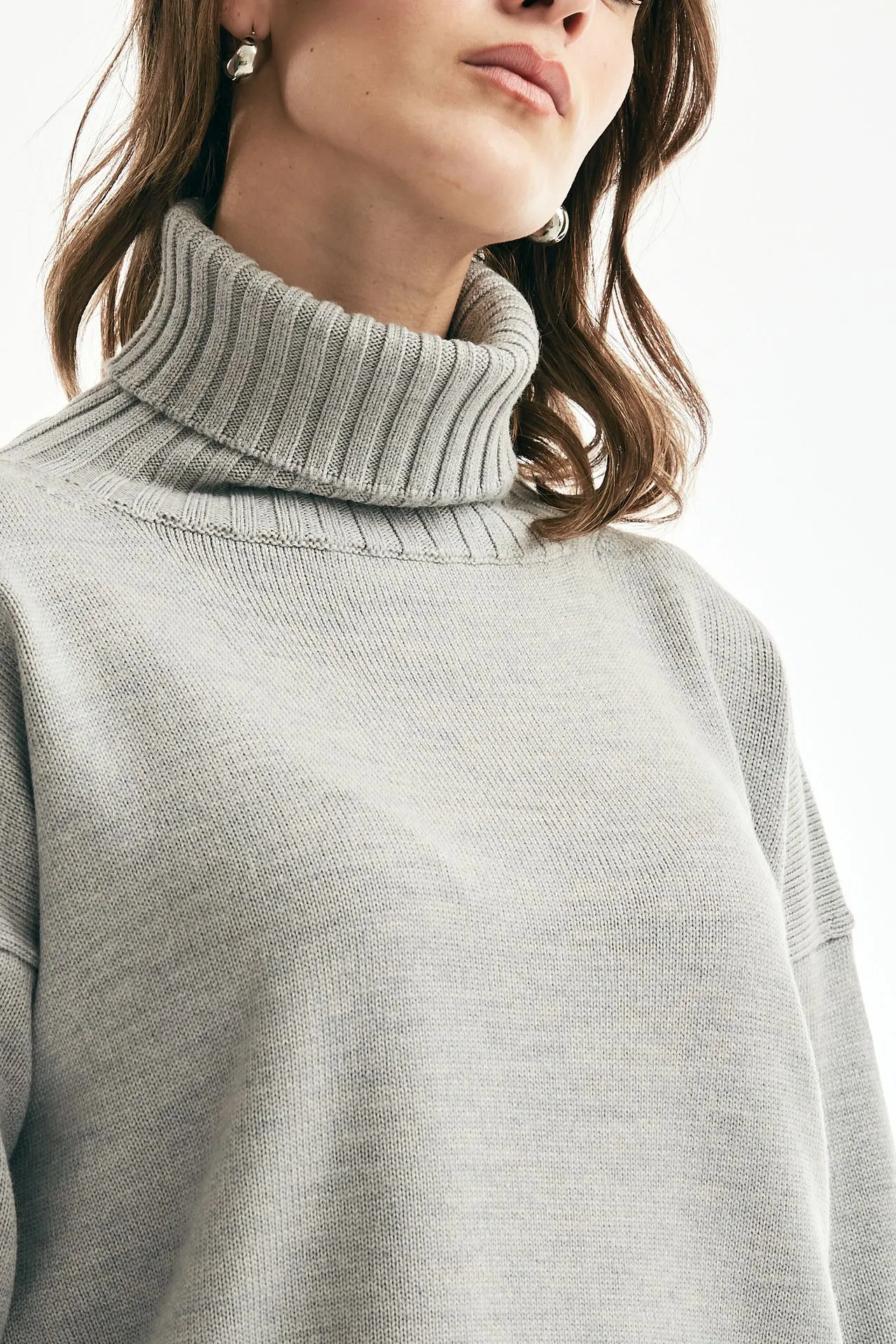 Maglia dolcevita in lana grigio chiaro 