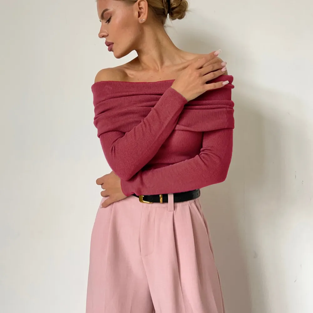 Maglione con spalle scoperte Europa e America 2024 Primavera femminile Slim Tinta unita Pullover Colletto a una linea Swe a mani