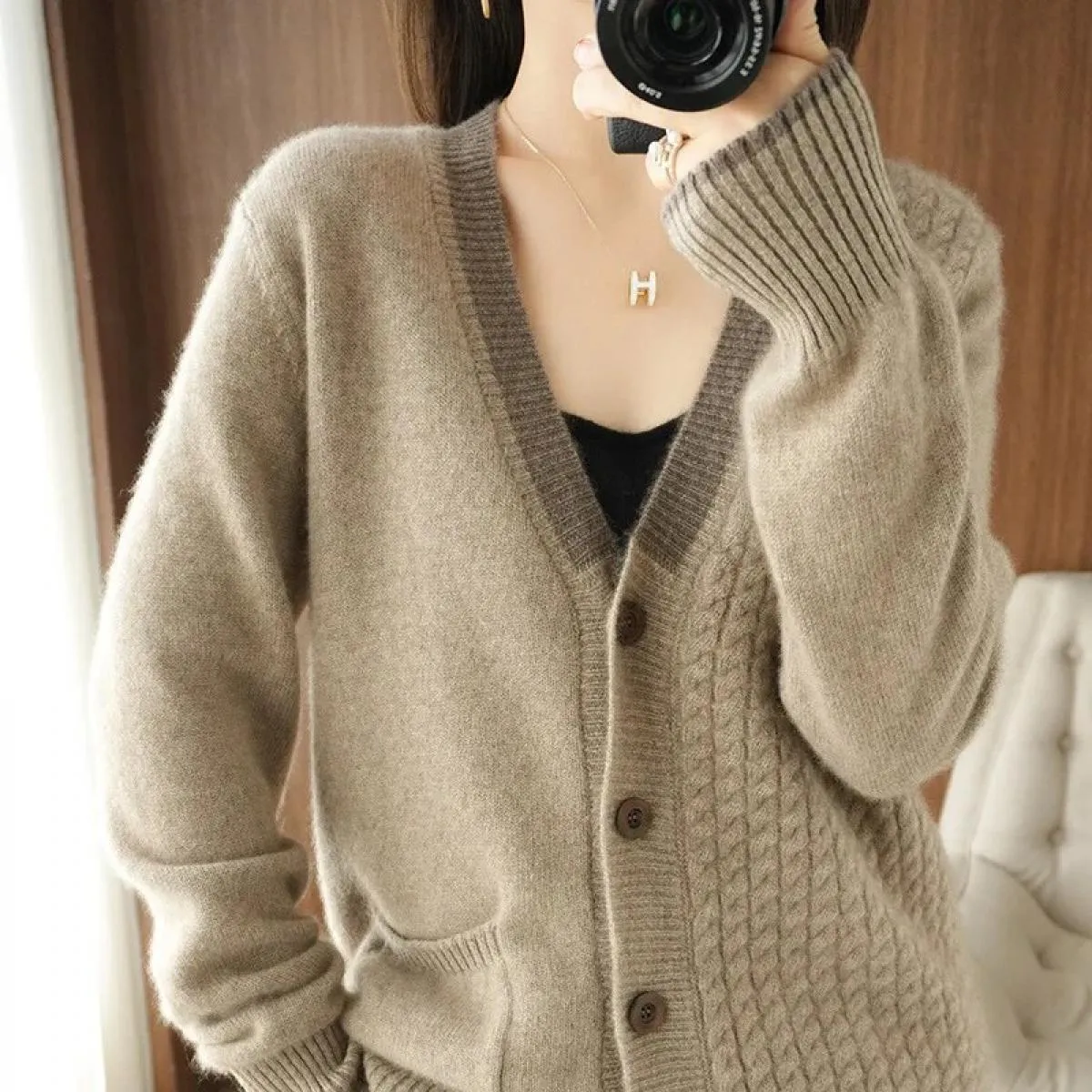 Maglione da donna primaverile Moda Cappotti casual Cardigan femminile Manica lunga Giacca con scollo a V Top lavorato a maglia