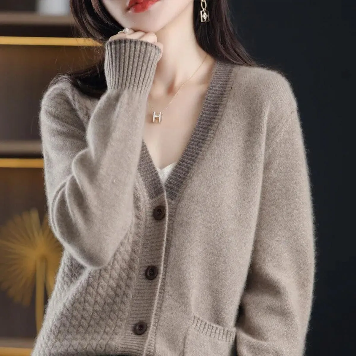 Maglione da donna primaverile Moda Cappotti casual Cardigan femminile Manica lunga Giacca con scollo a V Top lavorato a maglia