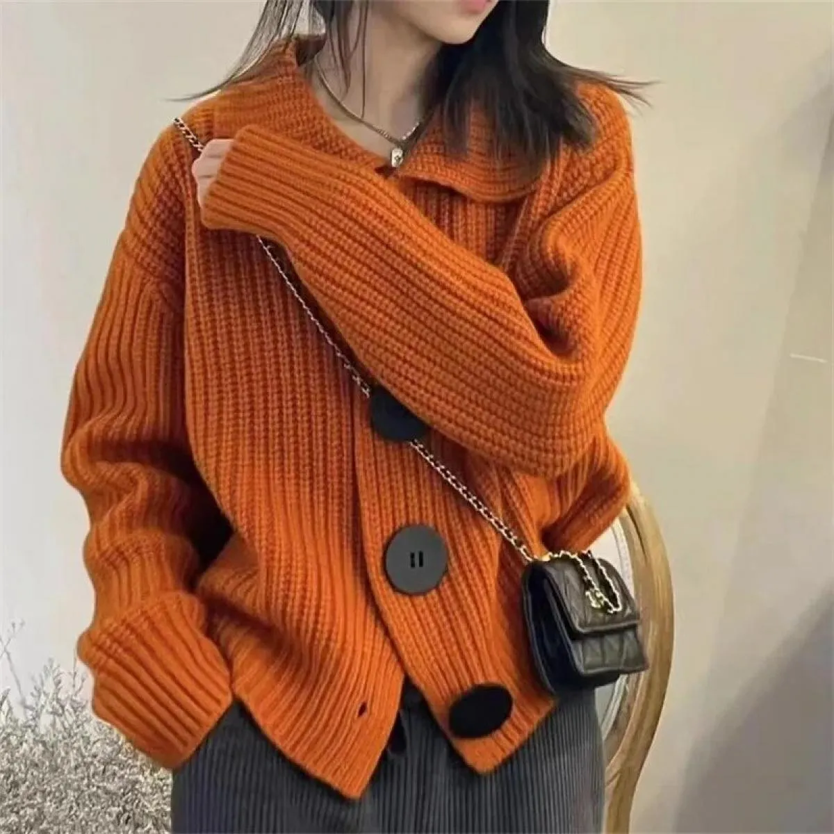 Maglioni da donna nuovo collo a V manica lunga sciolto di moda casual maglione cardigan lavorato a maglia con bottoni grandi
