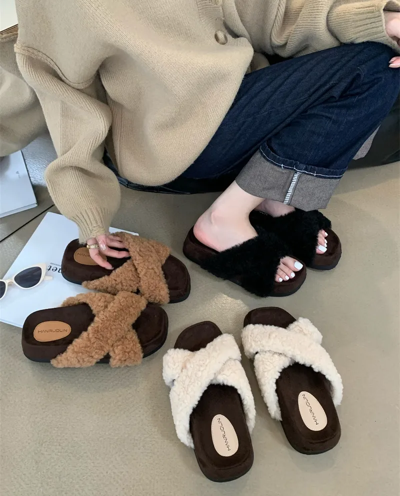 New Summer Open-toe  Style Furry Shoes Indoor Warm Slippers Fashionable Temperament Sandals