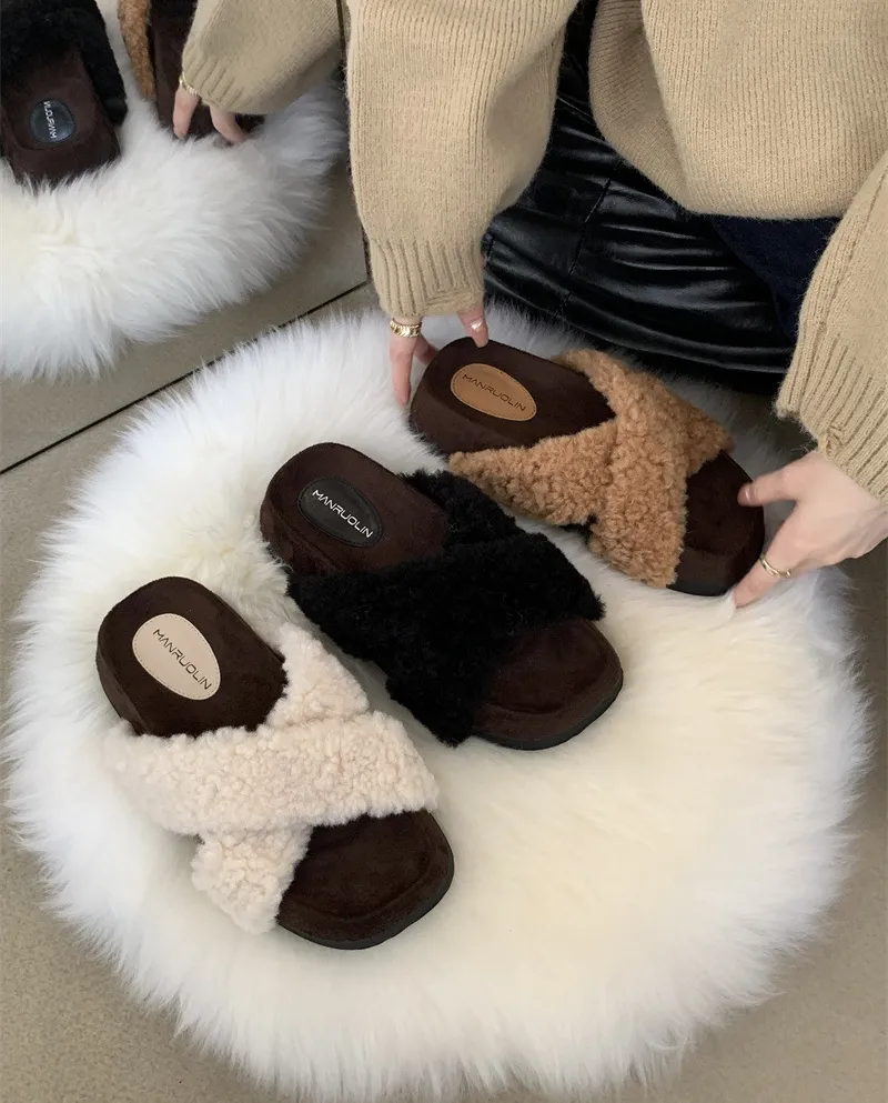 New Summer Open-toe  Style Furry Shoes Indoor Warm Slippers Fashionable Temperament Sandals