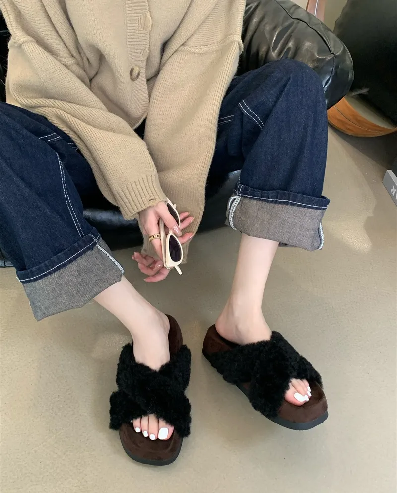 New Summer Open-toe  Style Furry Shoes Indoor Warm Slippers Fashionable Temperament Sandals