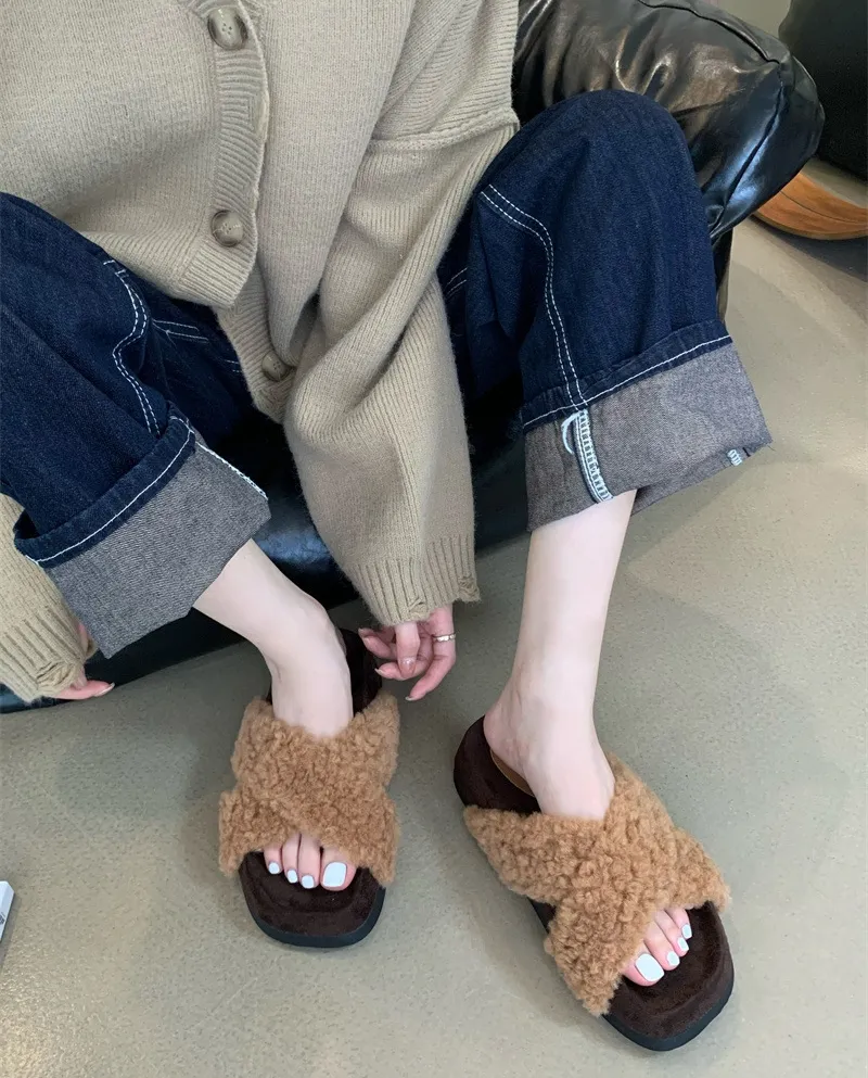 New Summer Open-toe  Style Furry Shoes Indoor Warm Slippers Fashionable Temperament Sandals
