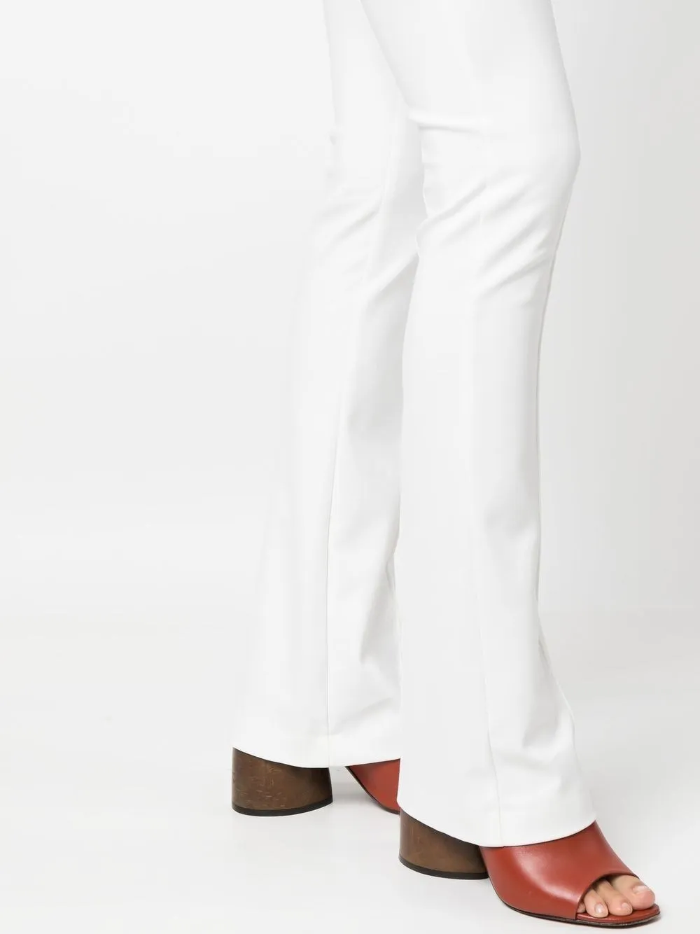 Pantaloni svasati