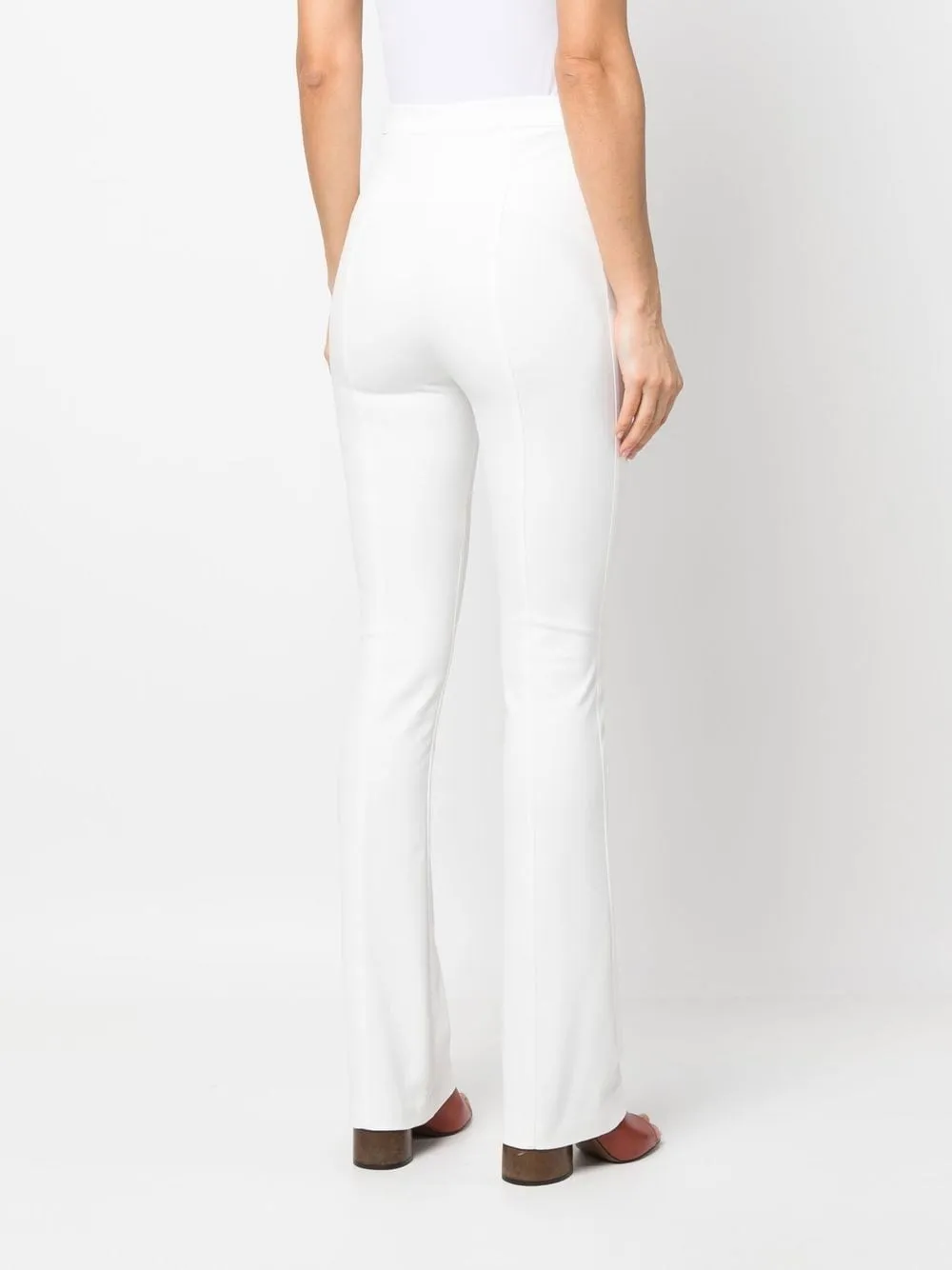 Pantaloni svasati