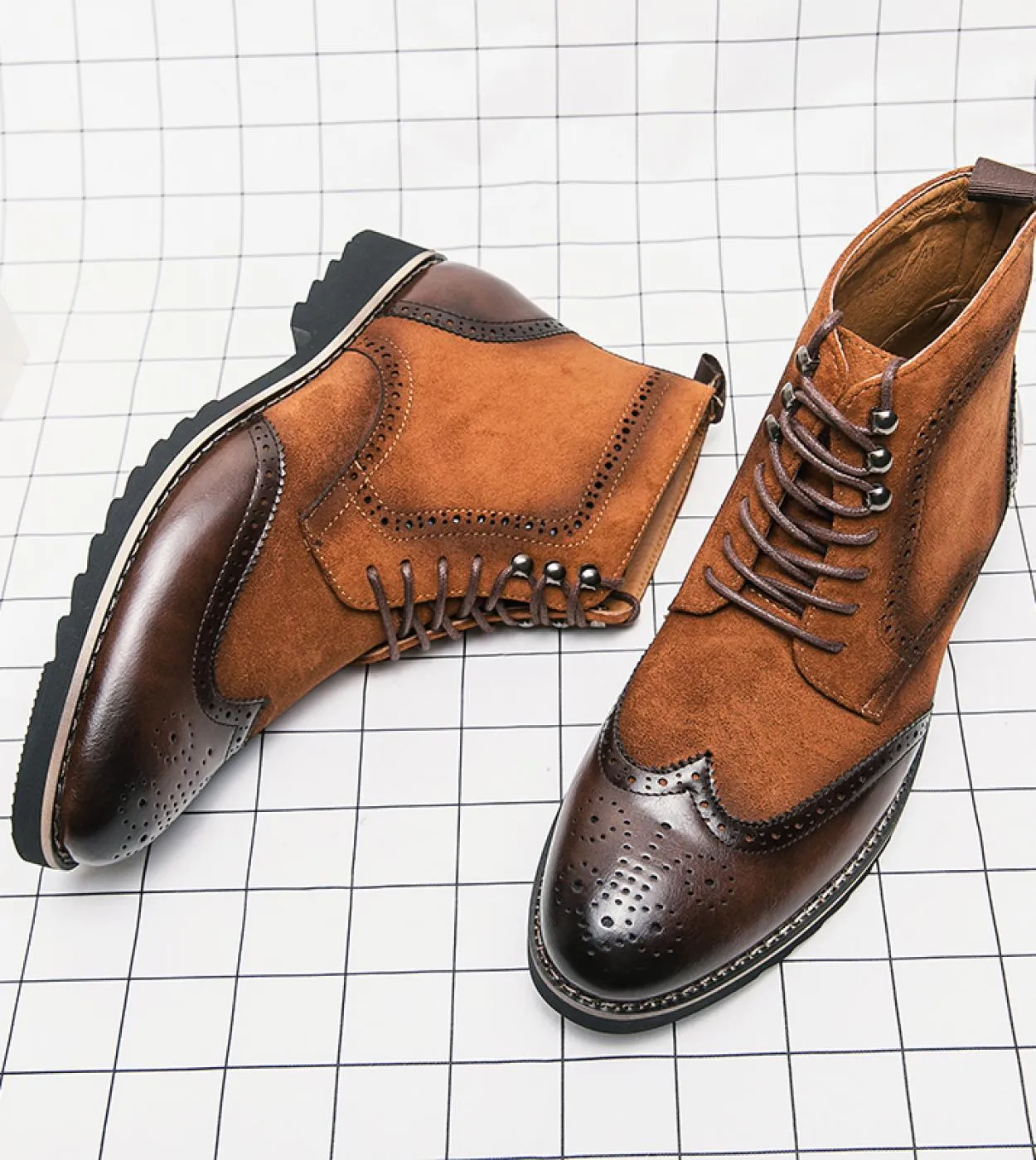 Stivaletti britannici Scarpe da uomo Moda Retro Pu Stitching Faux Suede Brock Carving Lace Up Classic Casual Street Daily Cp