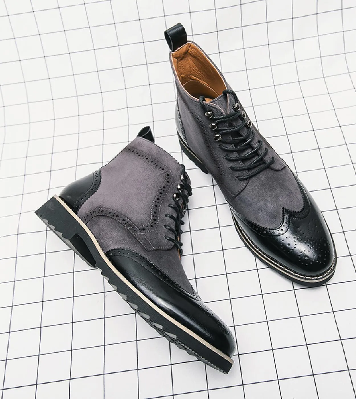 Stivaletti britannici Scarpe da uomo Moda Retro Pu Stitching Faux Suede Brock Carving Lace Up Classic Casual Street Daily Cp