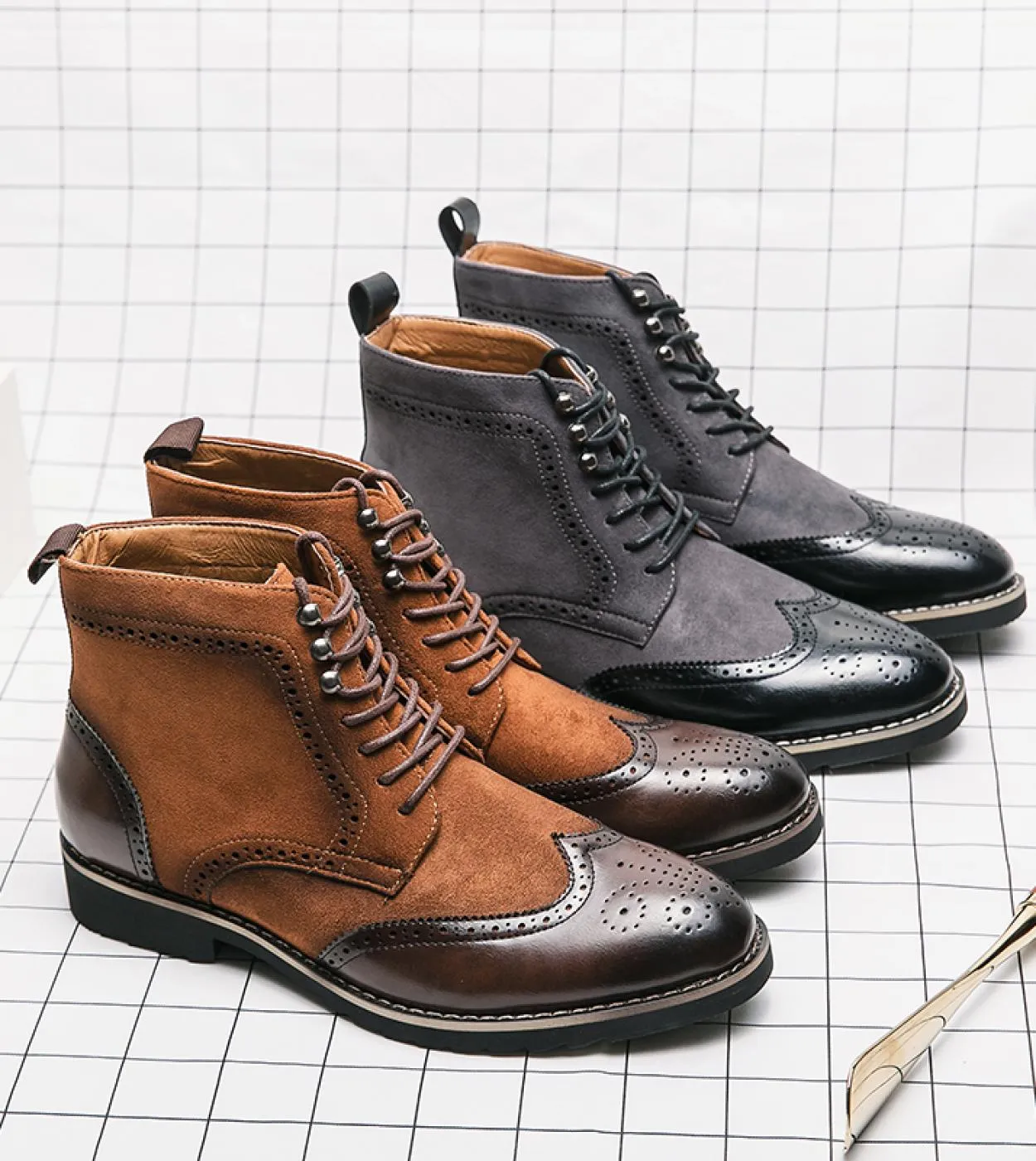 Stivaletti britannici Scarpe da uomo Moda Retro Pu Stitching Faux Suede Brock Carving Lace Up Classic Casual Street Daily Cp