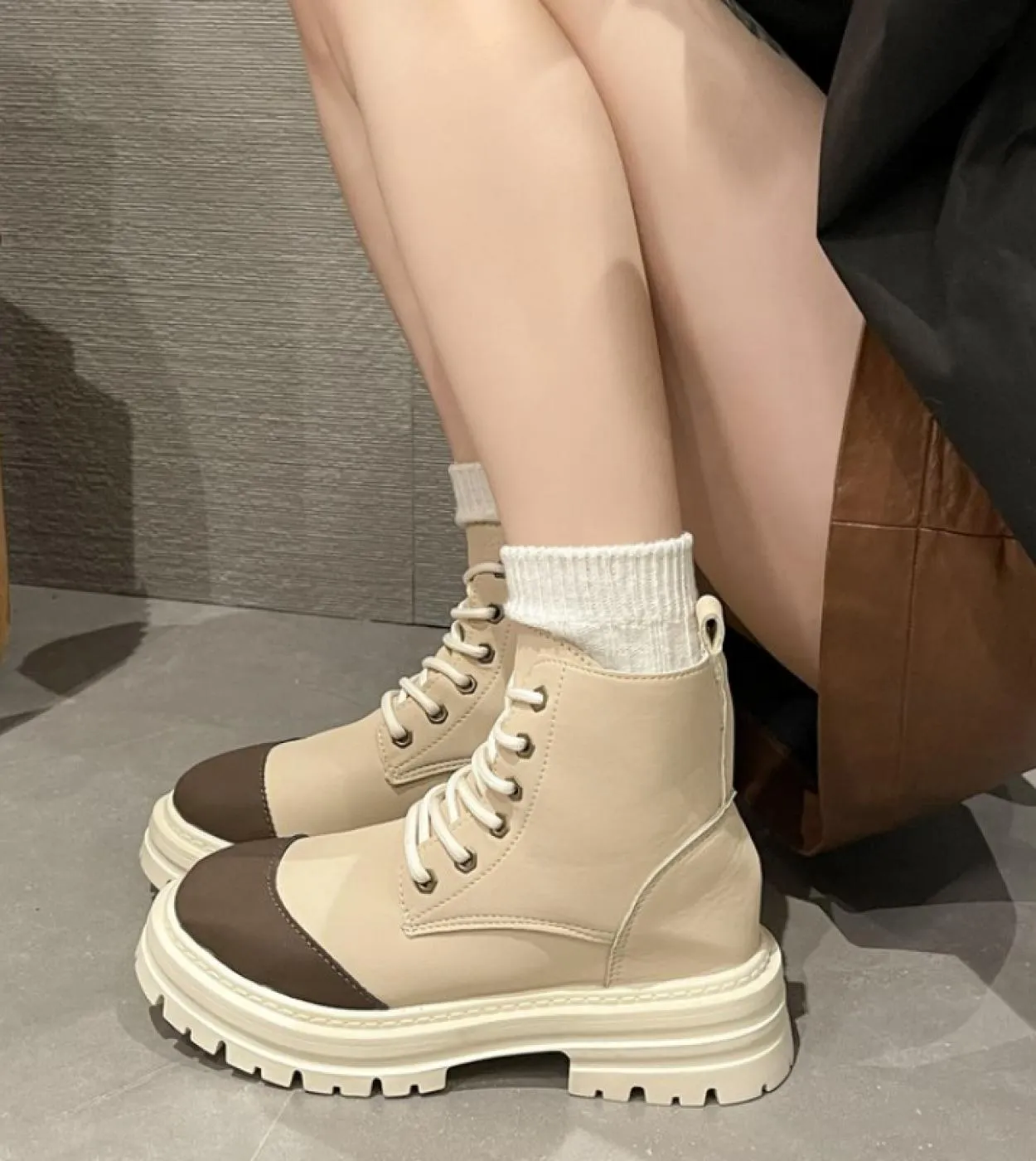 Stivaletti da donna 2022 Nuovi stivali autunno inverno Moda donna Colori misti Lace Up Zipper Botas Mujer Platform Heel Ladie